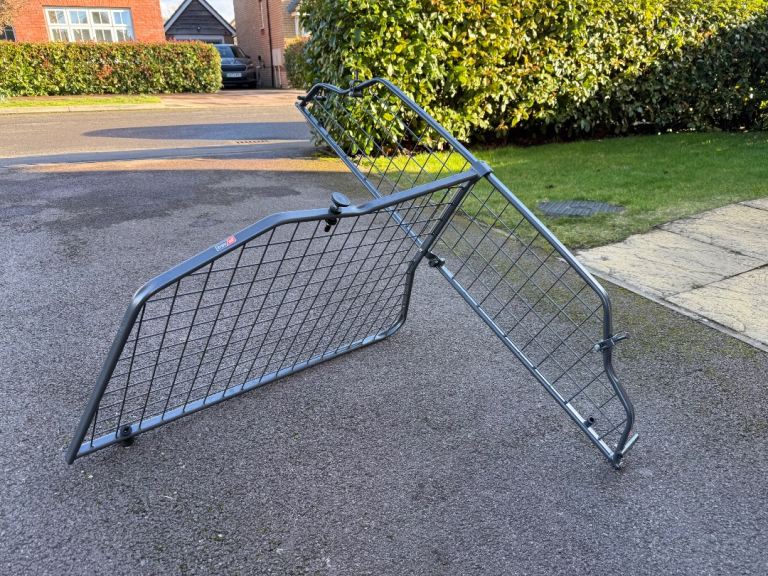 Travall dog guard & divider Jaguar XF 2012-2015