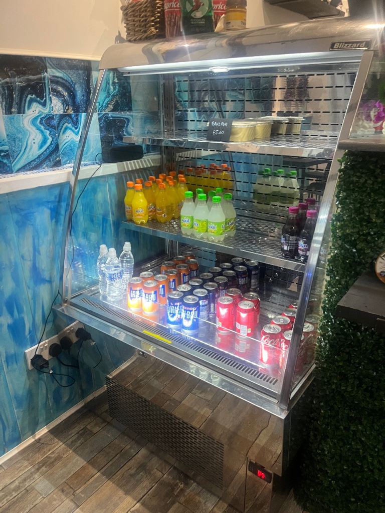 Multi deck display fridge with night curtain