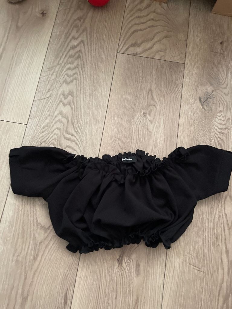 Black Off-Shoulder Crop Top – Good Condition