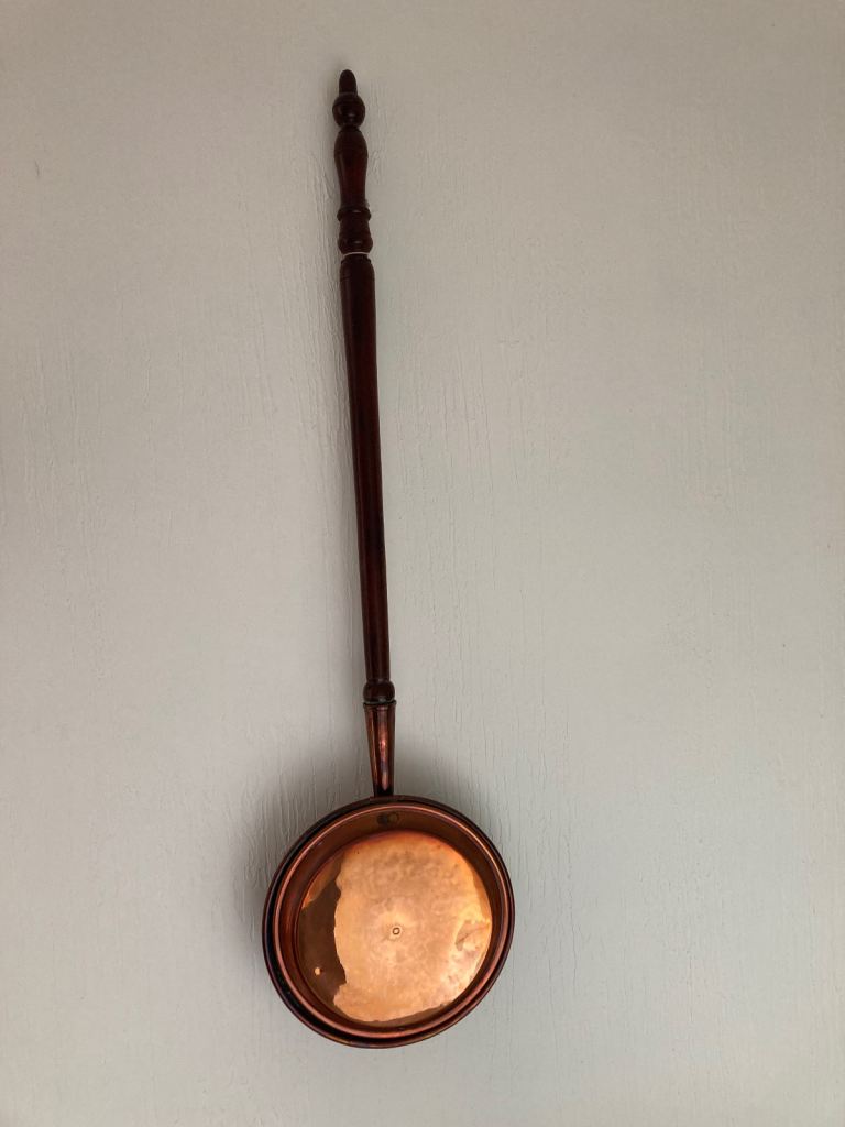 Bedwarmer copper brass wood antique v