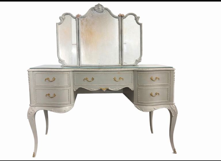 Vintage dressing table 