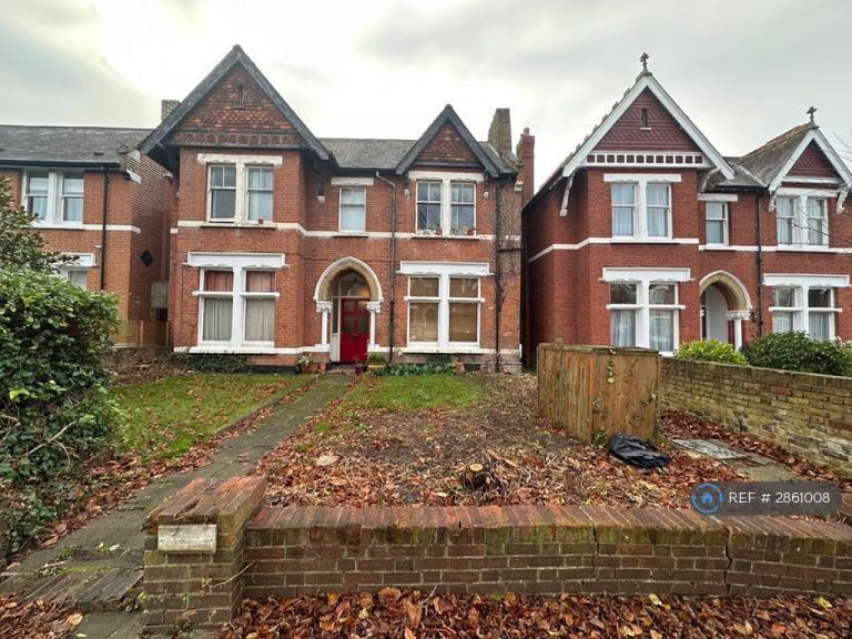 Studio flat in Mount Park Crescent, London, W5 (#2861008)