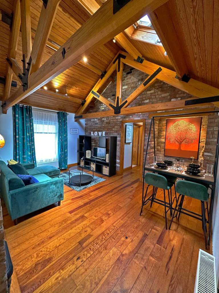 LUXURIOUS FURNISHED TWO BED APARTMENT MALONE ROAD