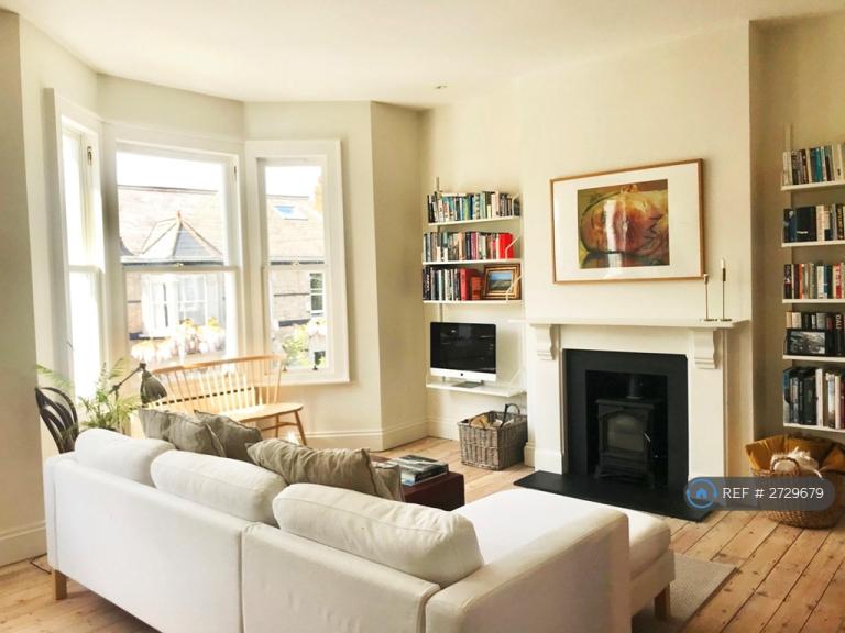 3 bedroom flat in Brixton, London, SW2 (3 bed) (#2729679)