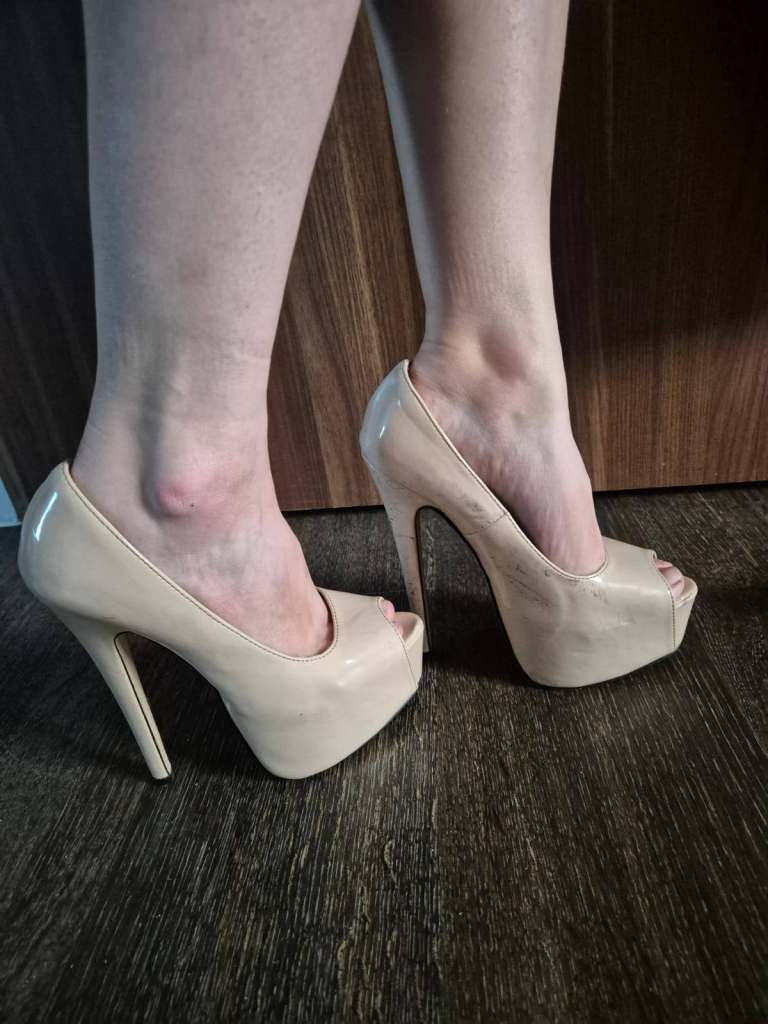 Worn Nude Peep Toe Platform Heels 