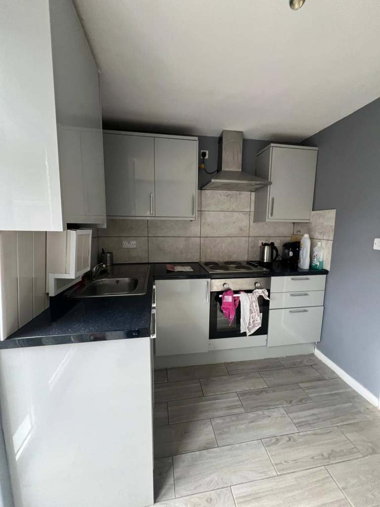 Room in Hillingdon, Uxbridge UB10 0ST 