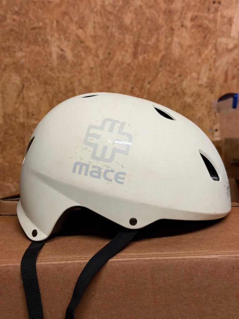 Mace bicycle helmet (medium)