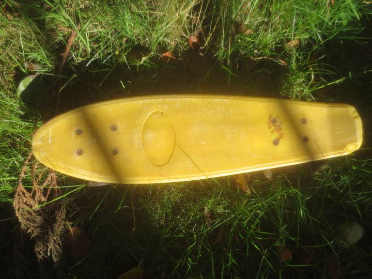 skateboard vintage yellow