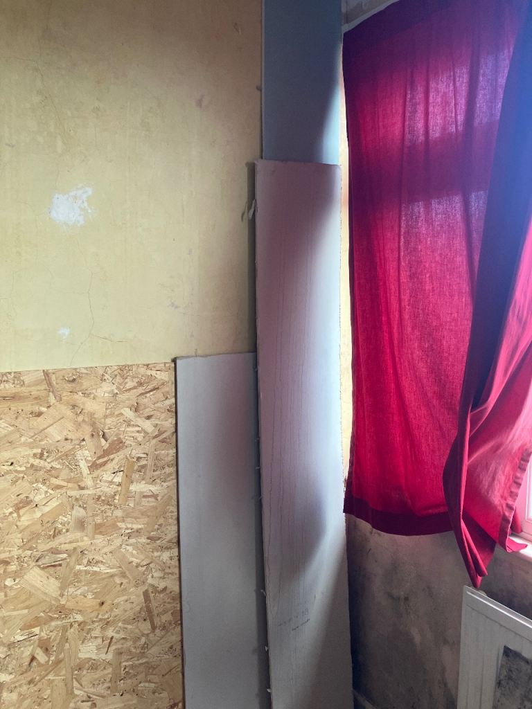 3 large pieces of plasterboard off-cuts free