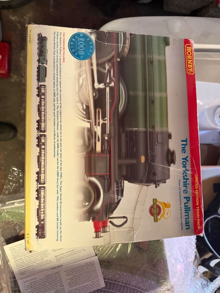 Hornby 'The Yorkshire Pullman' Limited Edition Train Pack