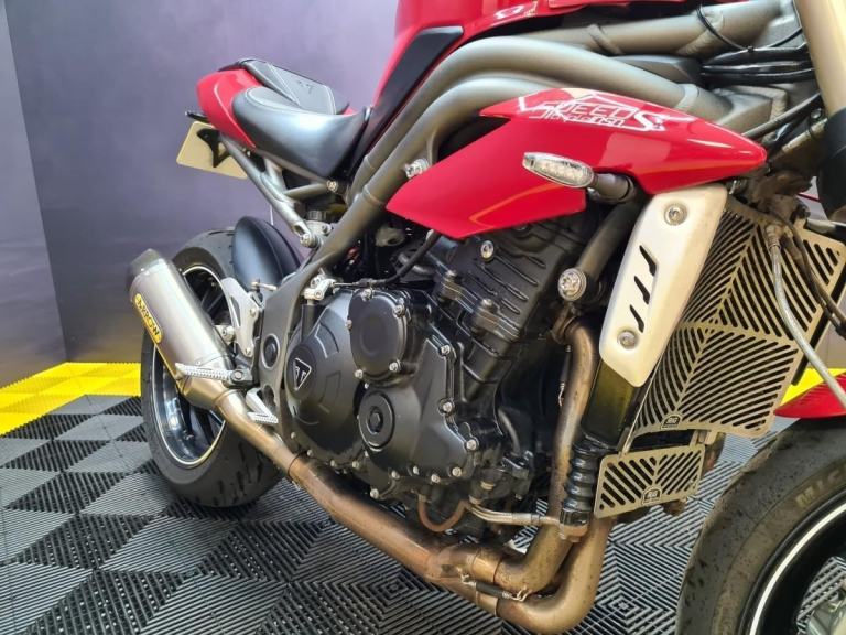 Triumph Speed Triple S 1050 Red