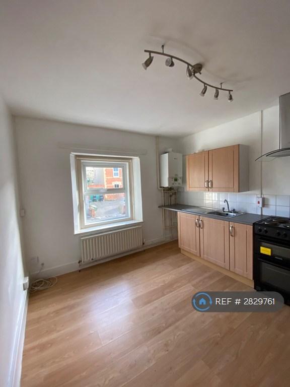 1 bedroom flat in High Street, Street, BA16 (1 bed) (#2829761)