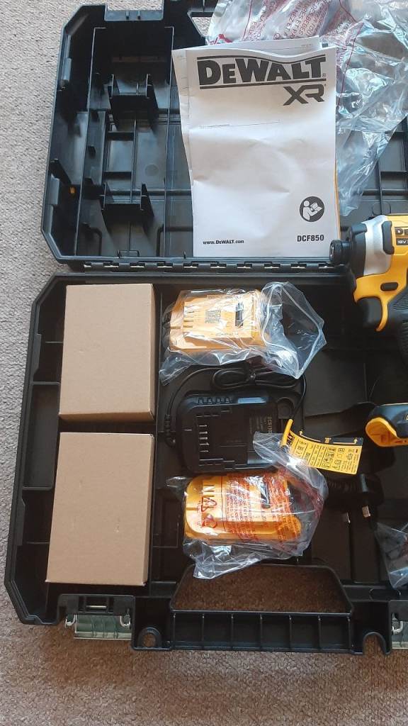 Dewalt 18v Impact driver dcf850 full set (very strong)