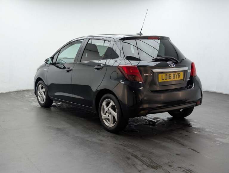 2016 Toyota Yaris 1.5 VVT-h Icon Hatchback 5dr Petrol Hybrid E-CVT Euro 6 (101 ps) REVERSING  HAT...