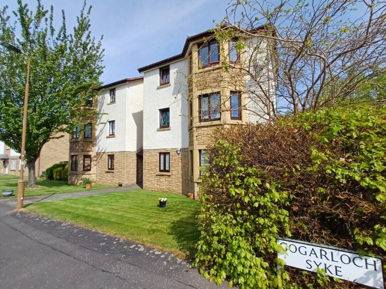 2 bedroom flat in Gogarloch Syke, South Gyle, Edinburgh, EH12 9JF