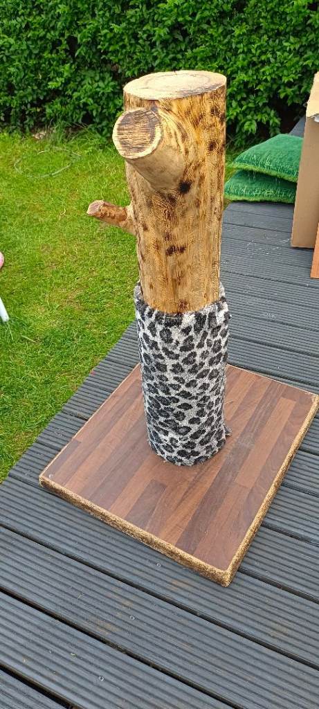 Scratching wood 