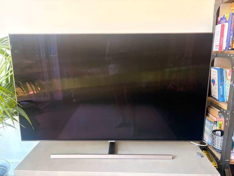 For Parts Only Samsung Black Flat Screen. TV with Stand 
