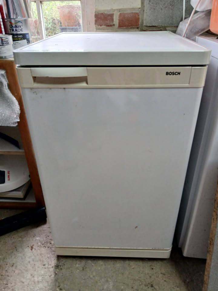 FREE DELIVERY Bosch Freestanding Fridge – White, Fair Condition ABSOLUTE BARGAIN £45