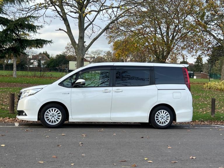 2015 Toyota Noah MPV Hybrid Electric  Automatic