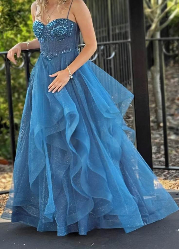 Stunning prom/evening/party dress. Size 8, in Teal blue.
