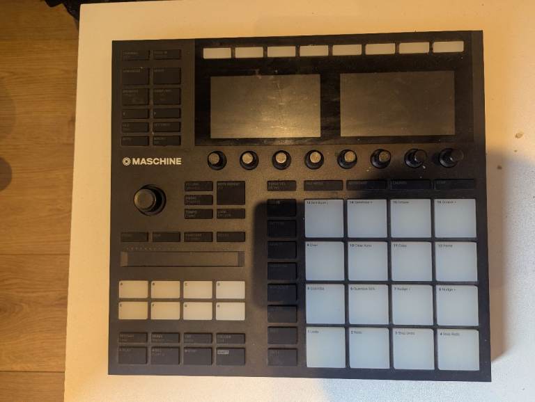 Mashine MK3 Native instruments midi controller.