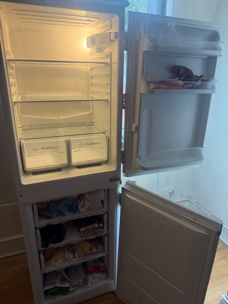 Indesit Fridge Freezer – White, Good Condition
