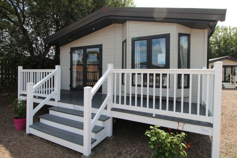 Atlas Lilac Lodge 40x20 2 bed 2023 Ex-Demo Twin Unit for sale offsite