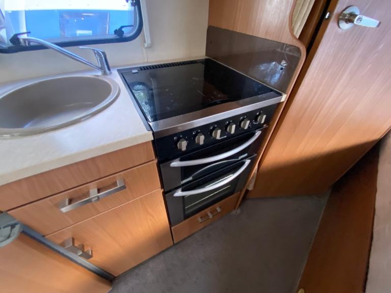 PEUGEOT BOXER AUTOCRUISE STARSTREAM - 2011 - FIXED BED - JUST 16000 MILES - VGC 