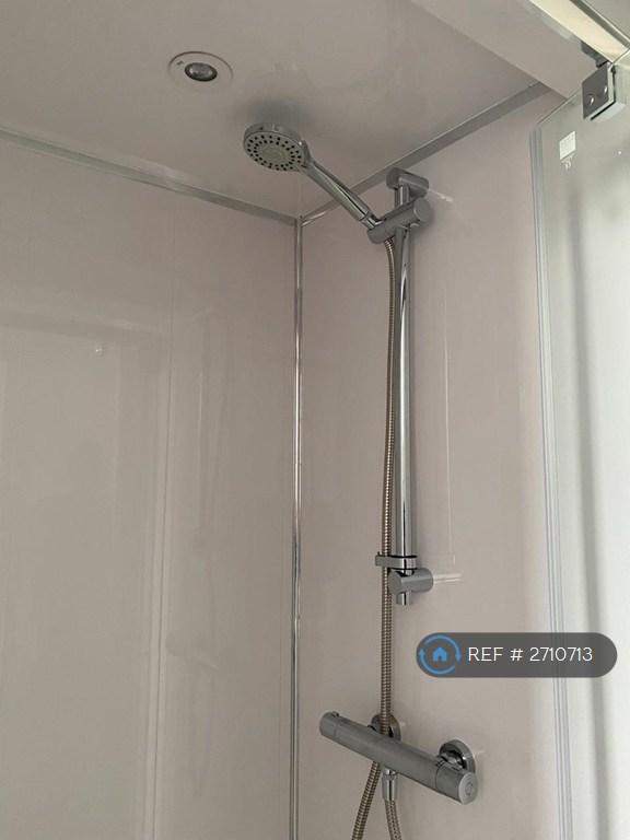 1 bedroom flat in The Terrace, Port Bannatyne, Isle Of Bute, PA20 (1 bed) (#2710713)