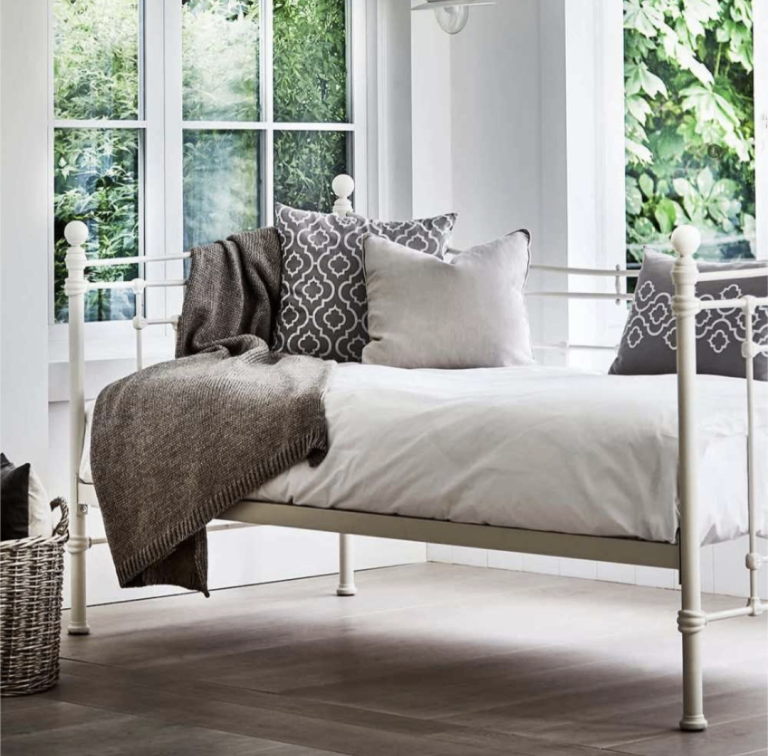 Daybed / single bed: Strong quality daybed by Feather & Black