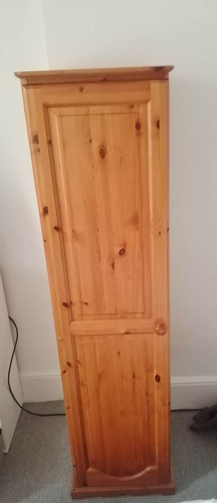 Single one door pine wardrobe 