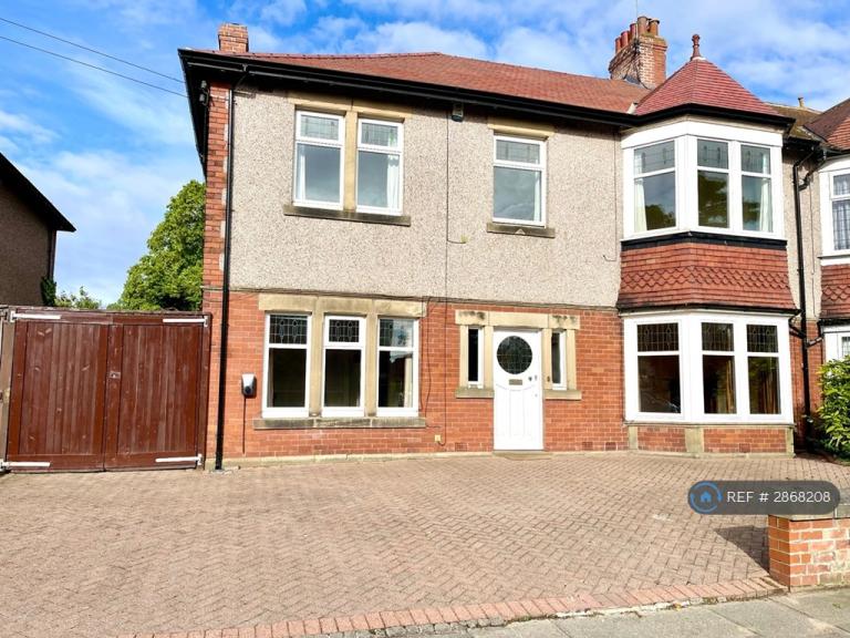 4 bedroom house in Holywell Avenue, Whitley Bay, NE26 (4 bed) (#2868208)