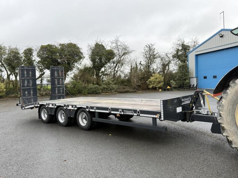 MCCAULEY A3LL27 AGRI LOW-LOADER TRI AXLE TRAILER