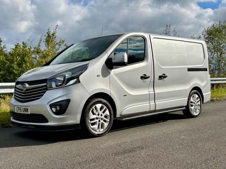 VAUXHALL VIVARO 1.6 CDTi 2700 BiTurbo ecoFLEX Sportive 2015