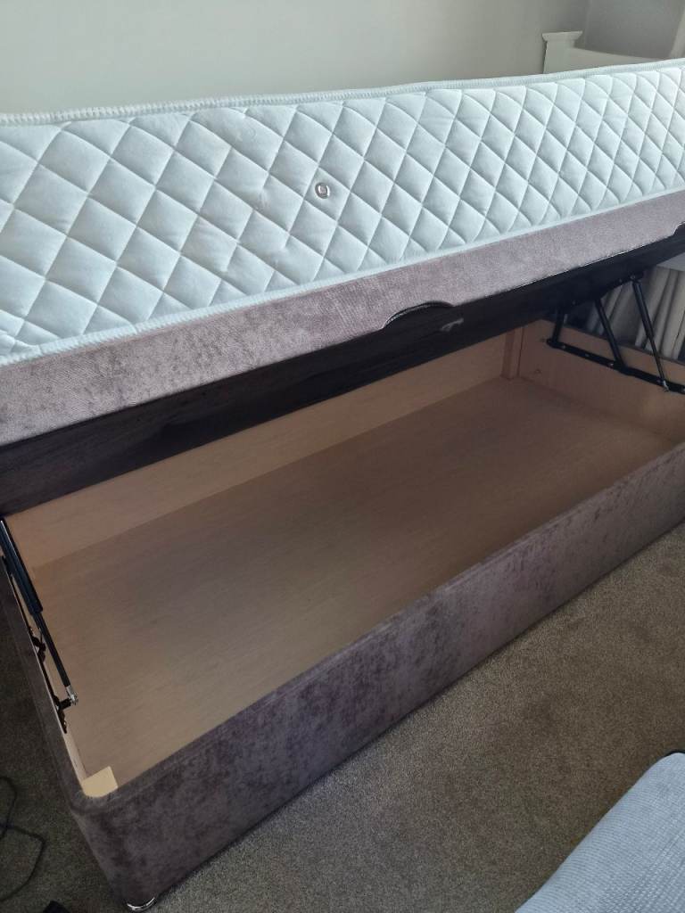 Single ottoman bed
