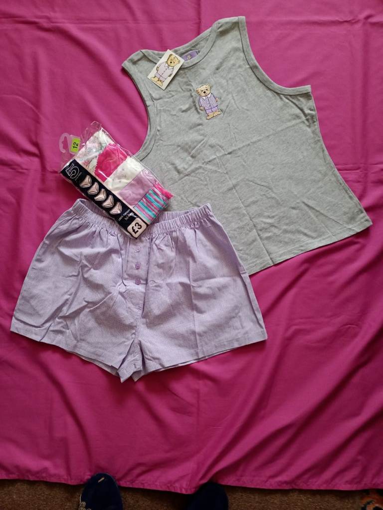 LADIES/TEENS SLEEPWEAR & BRIEFS SET. SIZE 12/14. NEW, STILL TAGGED.