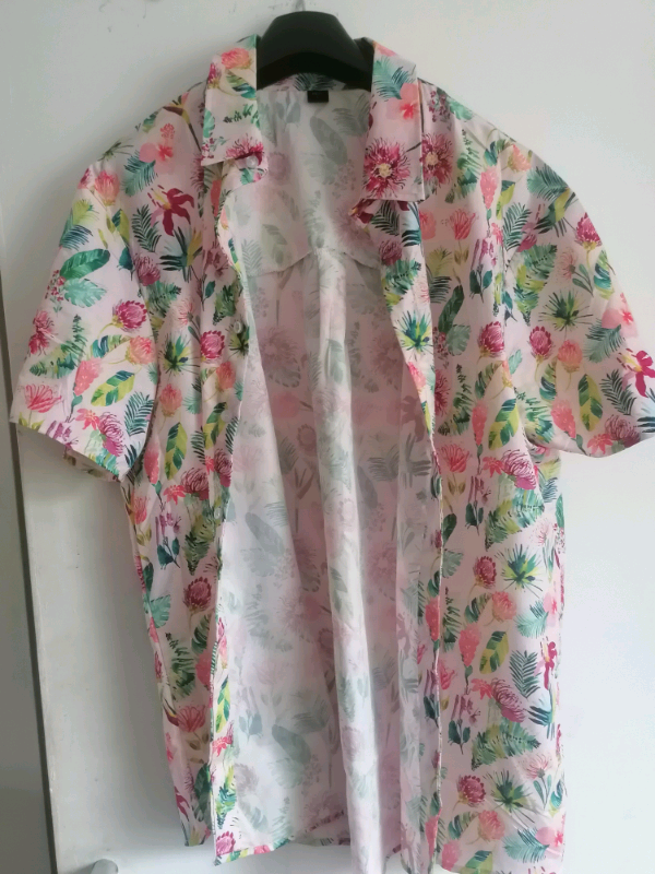 Very stylish,  Man's summery t-shirt. Good condition.