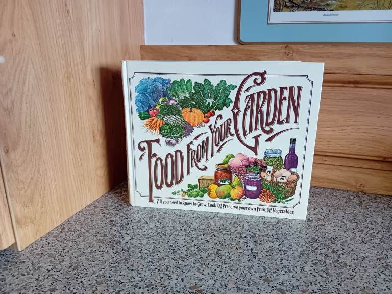 Readers Digest VINTAGE FIRST EDITION Book - Food from your Garden - Lots of useful tips !