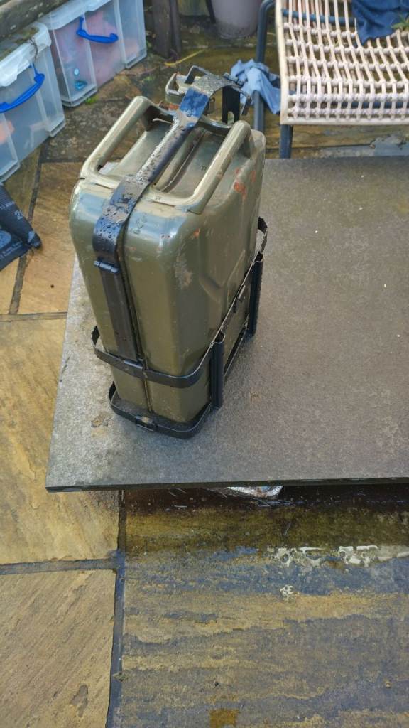 20 litre fuel can with mounting framee