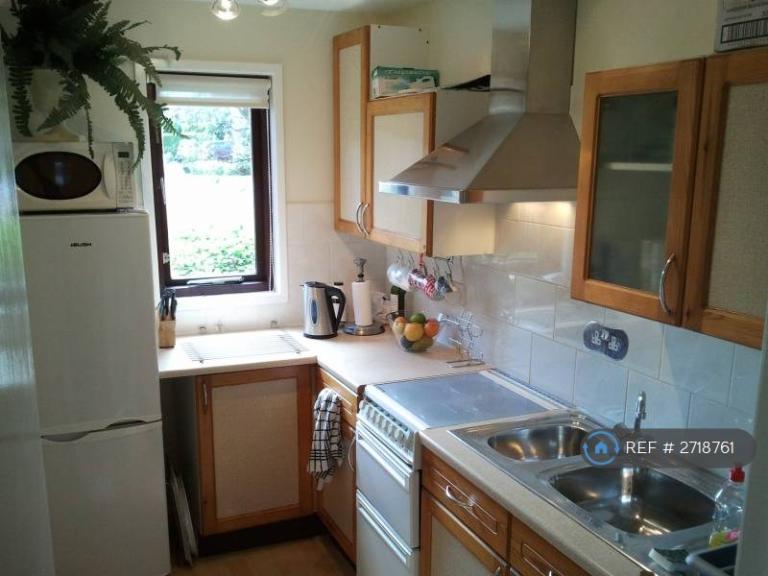 1 bedroom flat in Clay Hill, Milton Keynes, MK8 (1 bed) (#2718761)