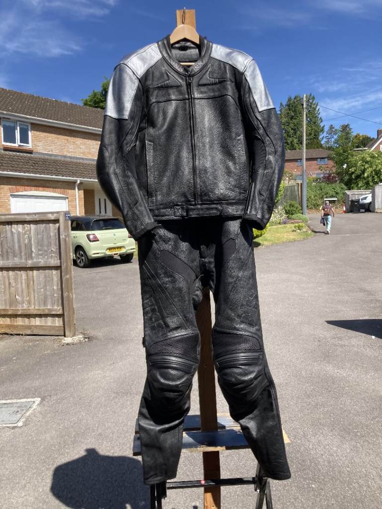 IXS 2 Piece M'Bike Suit - Please study photos - Fully Armoured - Pse see other lists, will post