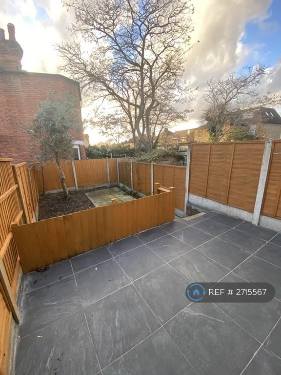 3 bedroom house in Boscombe Avenue, London, E10 (3 bed) (#2715567)