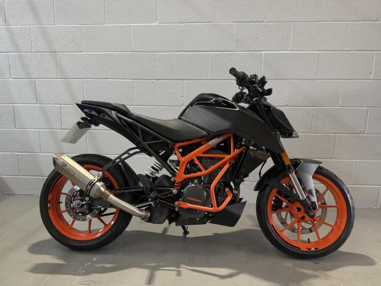 KTM 125 DUKE  2022
