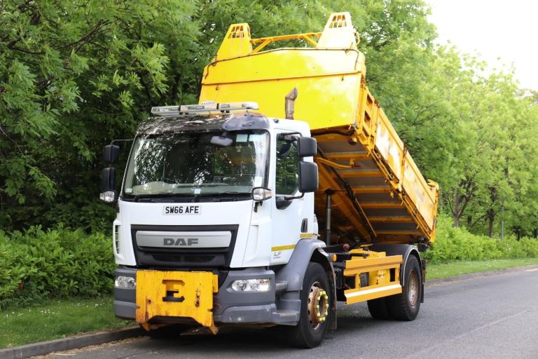 DAF LF 260 4X2 ECON 3-WAY STEEL TIPPER (2017)