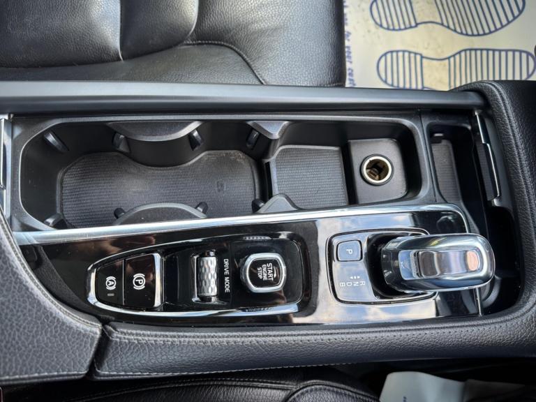 2017 Volvo XC90 2.0 T8 Hybrid Momentum Pro 5dr Geartronic ESTATE PETROL/ELECTRIC Automatic