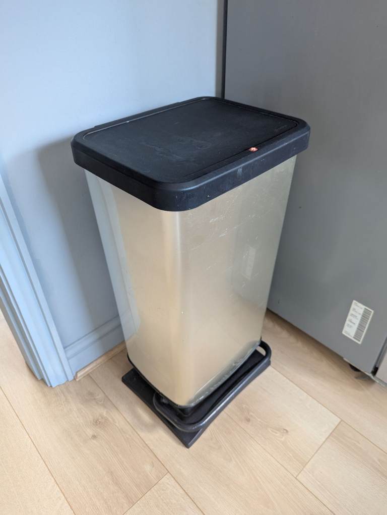 Rotho Pedal Bin 40l