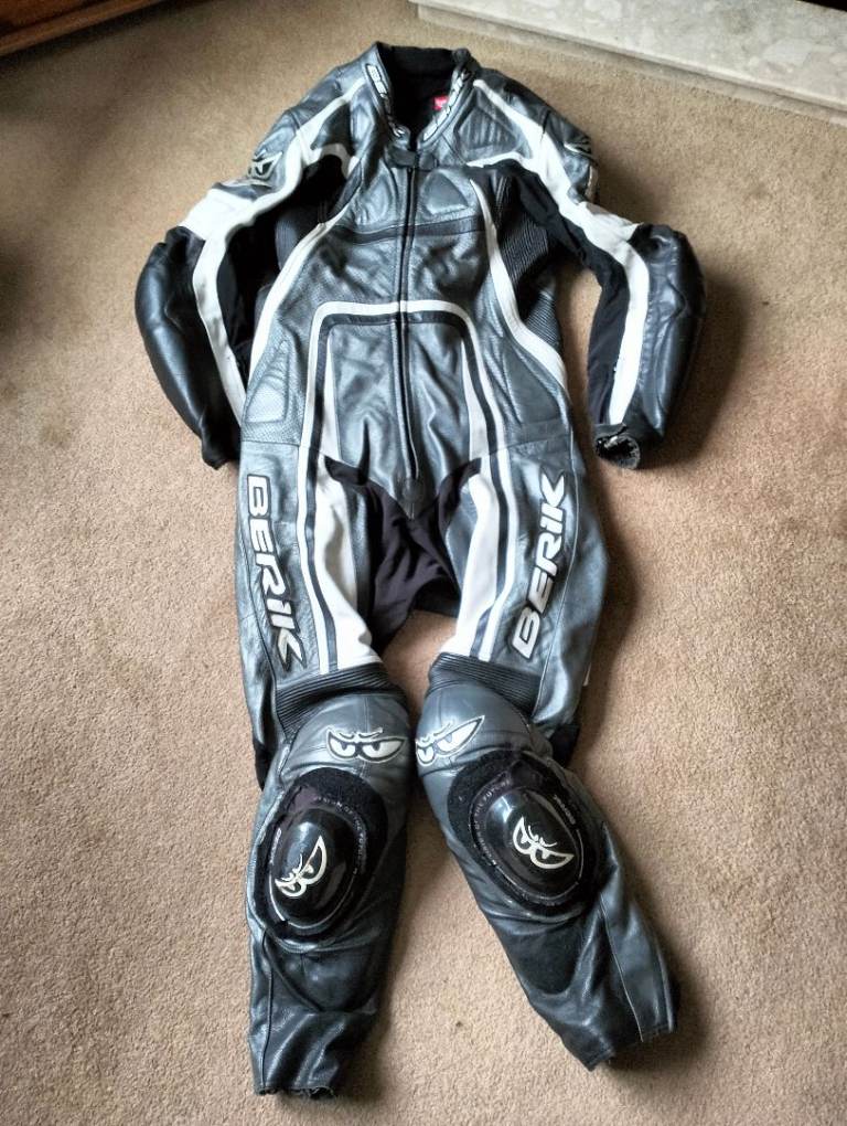 Berik MotoGP CE one piece leather motorcycle race suit fit rider 40-42" chest approx 5'8" Medium 