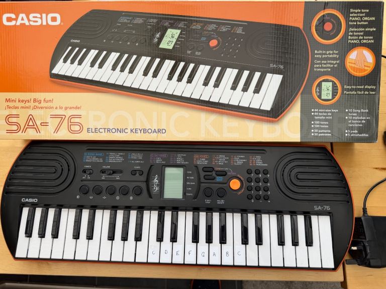 Casio SA-76 Electronic Keyboard – Mini Keys, As Good As New