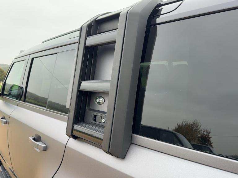  Land Rover Defender 110 3.0 D300 MHEV X-Dynamic HSE Auto 4WD Euro 6 (s/s) 5dr Diesel Automatic