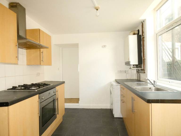 Studio flat in The Parkway, Hanley ,Stoke-on-Trent, ST1 3BB